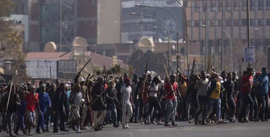 CPJ kicks as Free Zuma Protesters Attack Journalists, Loot Radio Stations