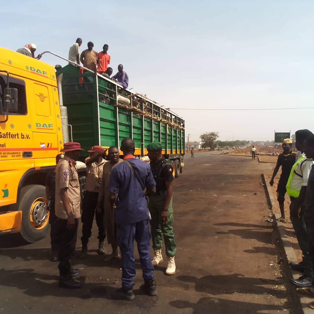 FRSC inter-agency joint task force hits hard on trailer drivers, arrest 35 trailers carrying 982 passengers 