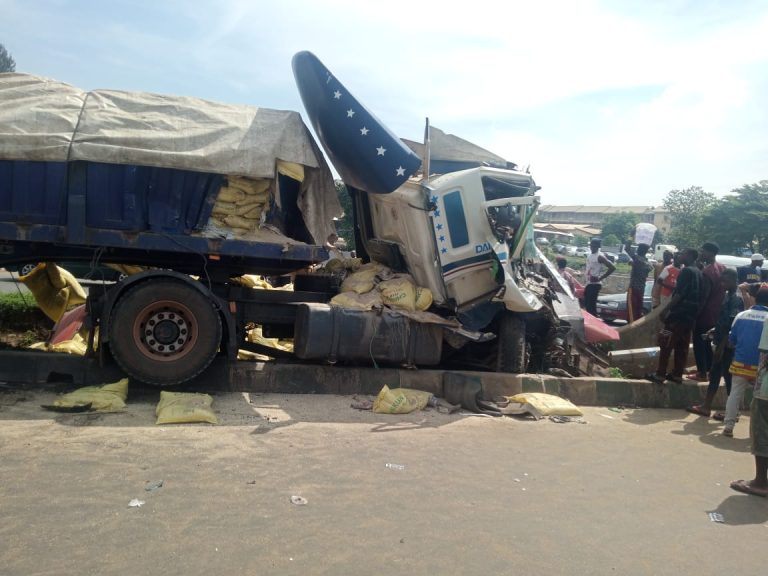 Truck crushes 4 vehicles on Abuja-Nyanya, Keffi Expressway