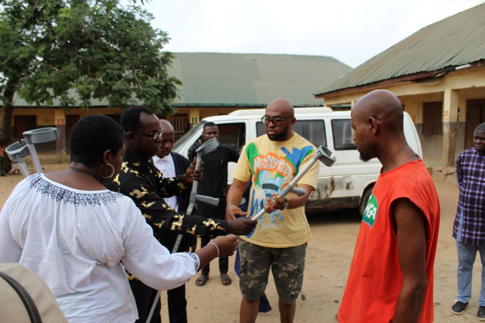 A PWD being handed one of the crutches