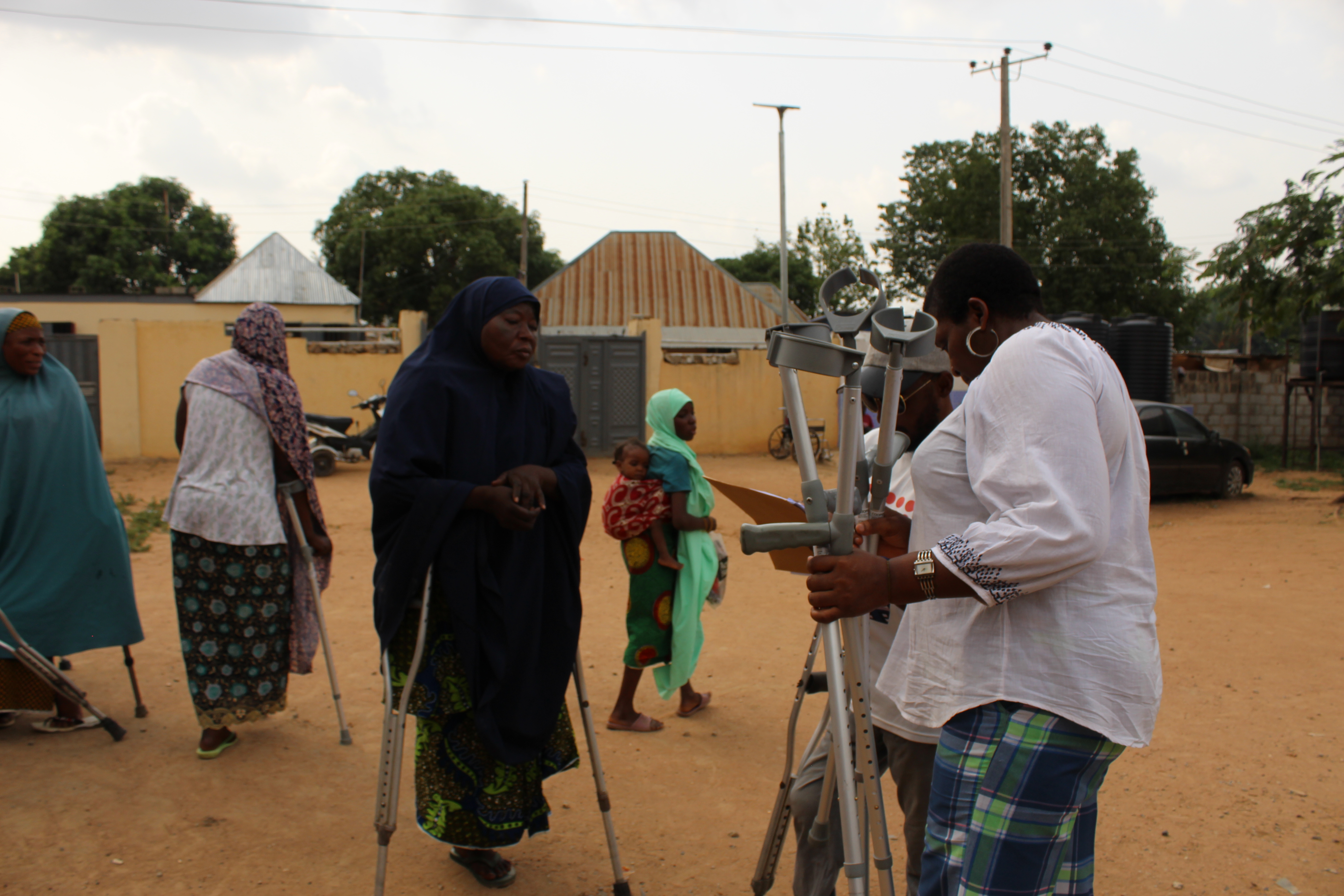 A PWD being handed one of the crutches