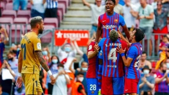 Fati scores on return as FC Barcelona cruise past Levante